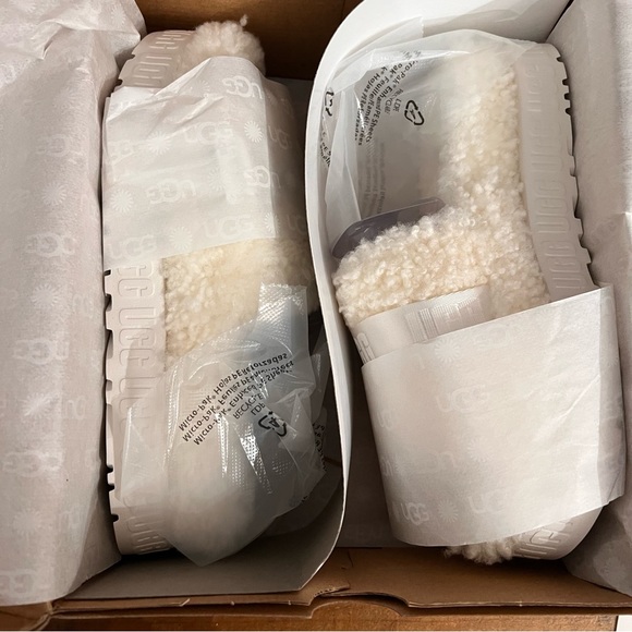 Giftable UGG Fluffita White Shearling Platform Sandal Slipper - Picture 8 of 14